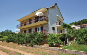 Lovely Apartment In Jelsa With Kitchenette